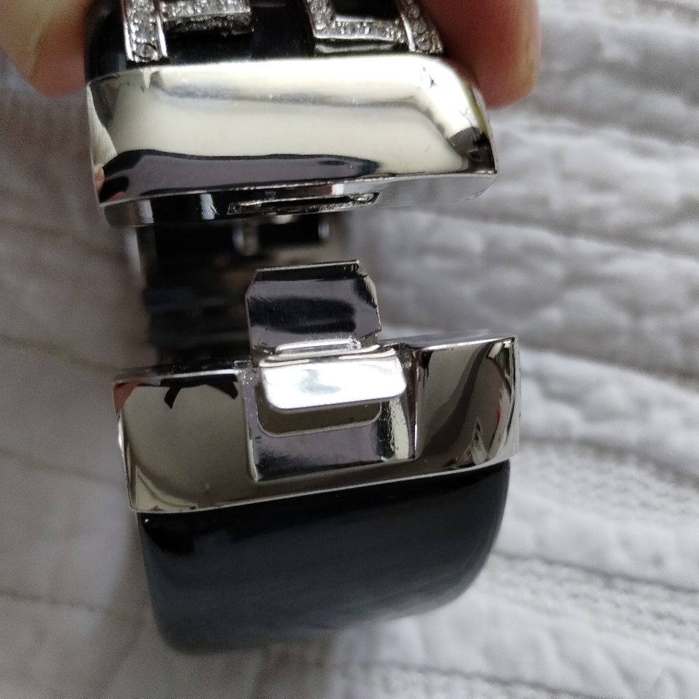 Chunky Rhinestone Bracelet - Picture 5 of 8